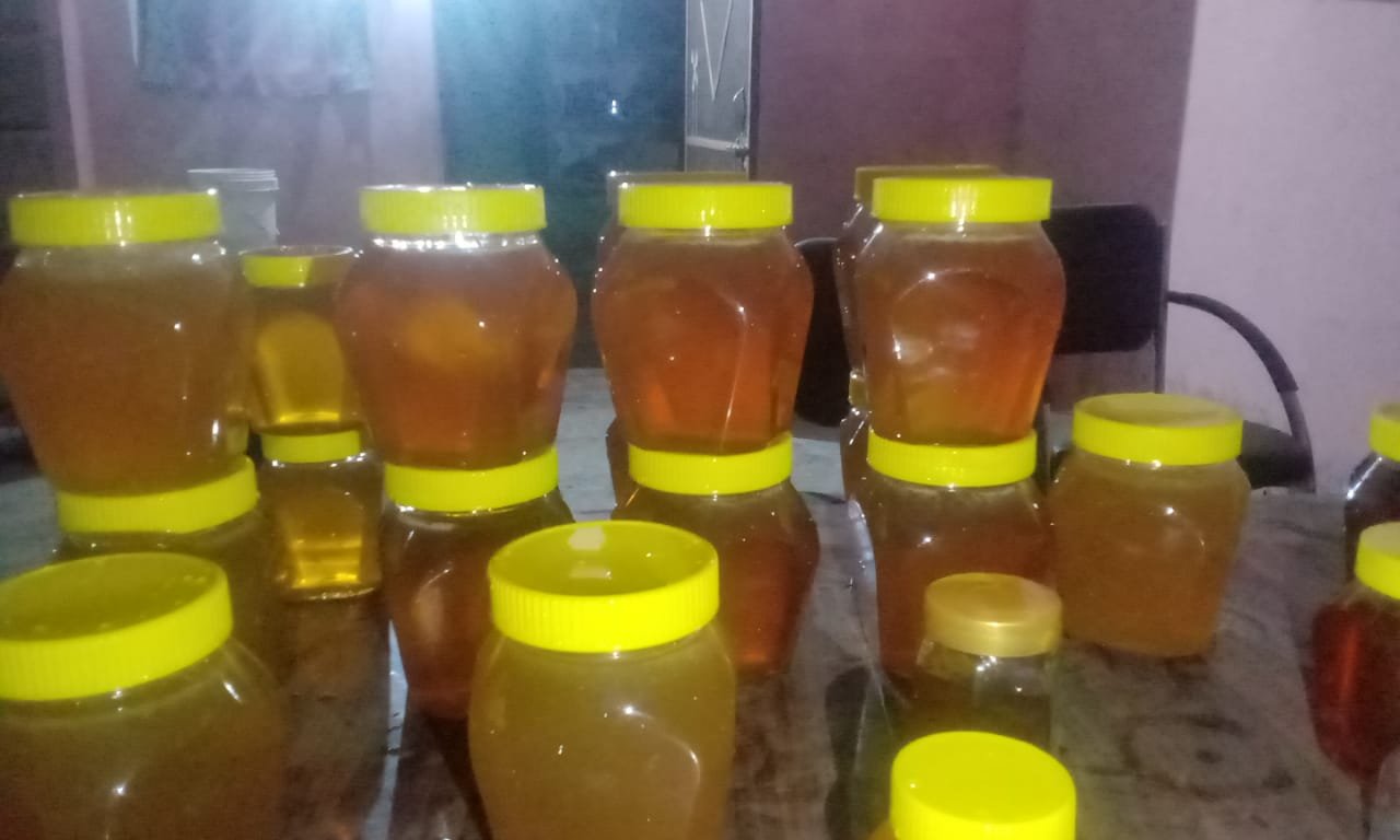 Our collection of pure honey jars